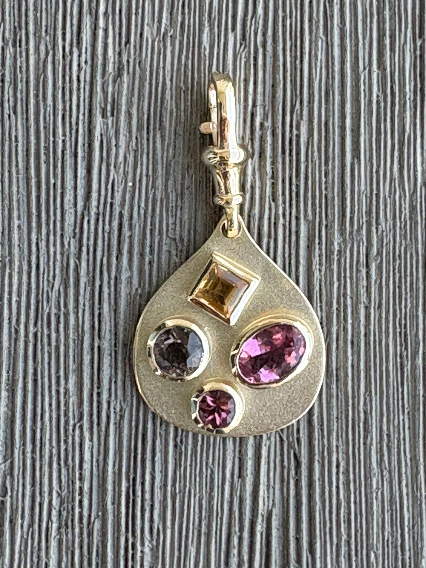 Gold Deco Pendant Round or Goblet