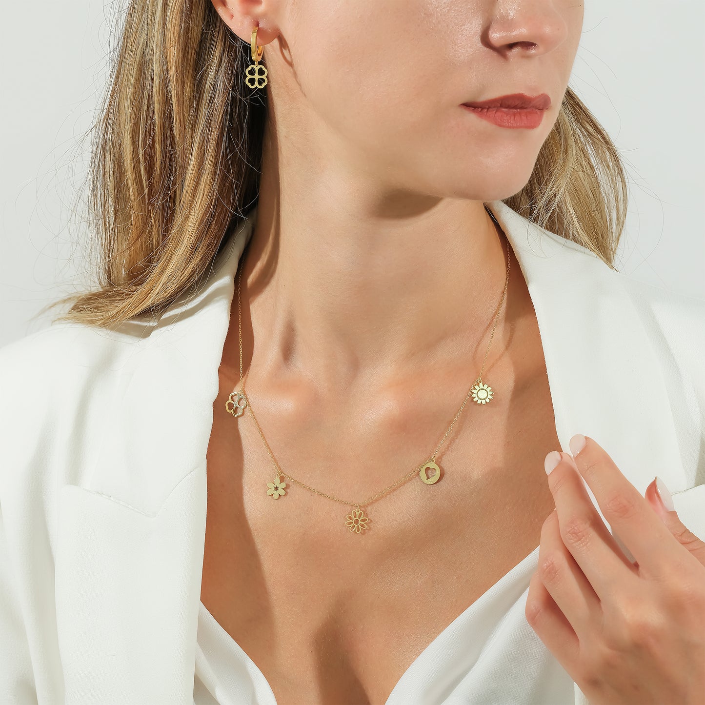 Daisy necklace, Five design necklaces